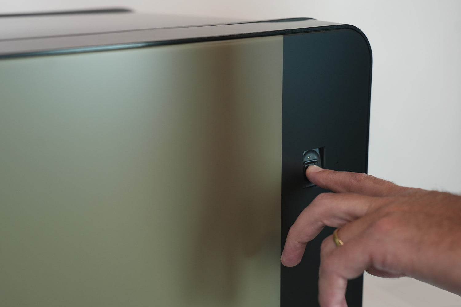 Cocono Chroma 15 mini safe: compact biometric closet safe in Turtle.
