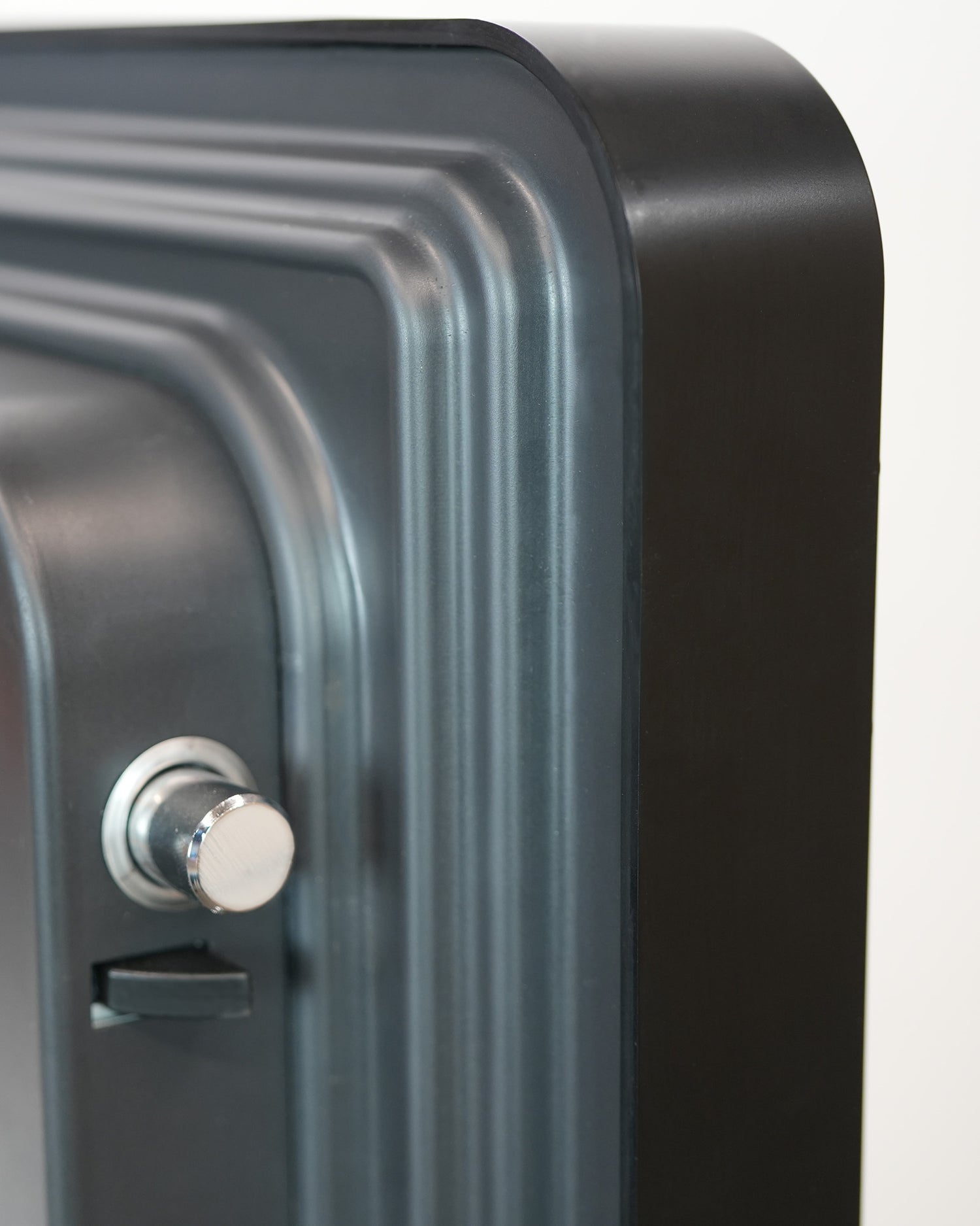 Cocono Chroma 15 mini safe bolt detail