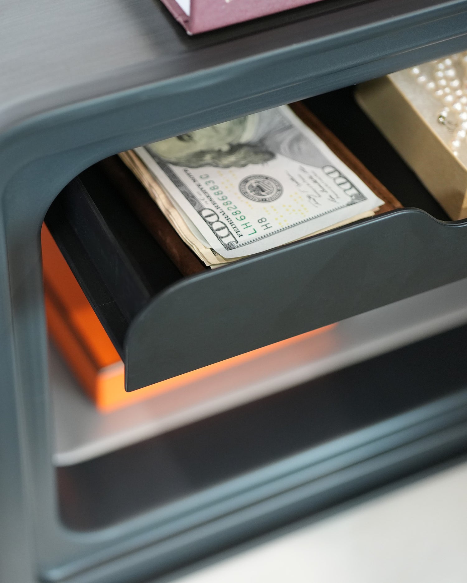 Cocono Chroma 15 mini safe with cash and pearls